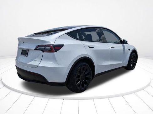 Used 2022 Tesla Model Y Long Range AWD/4WD image 3