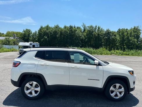 Certified 2019 Jeep Compass Latitude w/ Cold Weather Group AWD/4WD image 12