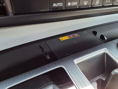 Certified 2025 Toyota Sienna LE FWD image 26