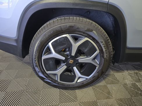 Used 2024 Rivian R1S Adventure AWD/4WD image 12