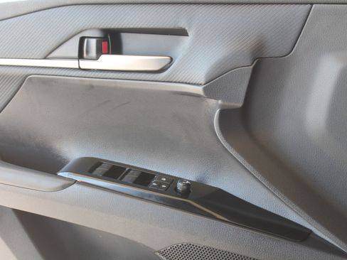 Used 2025 Toyota Camry SE FWD image 13