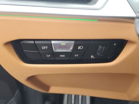 Used 2023 BMW 330i Sedan w/ Convenience Package image 21