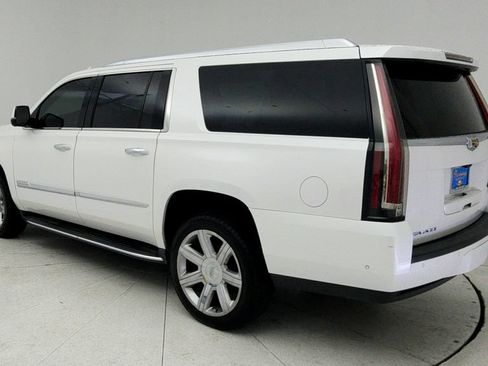 Used 2018 Cadillac Escalade ESV Luxury RWD image 6