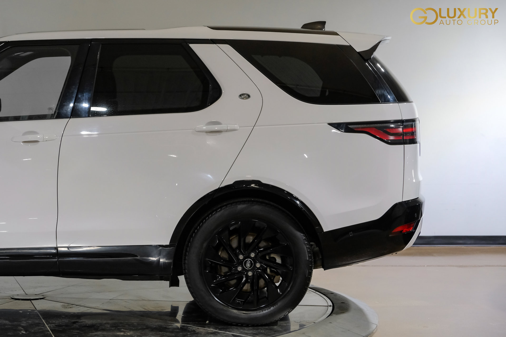 Used 2023 Land Rover Discovery S R-Dynamic AWD/4WD image 15