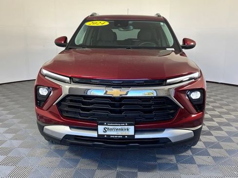 Used 2024 Chevrolet TrailBlazer LT w/ Convenience Package AWD/4WD image 3