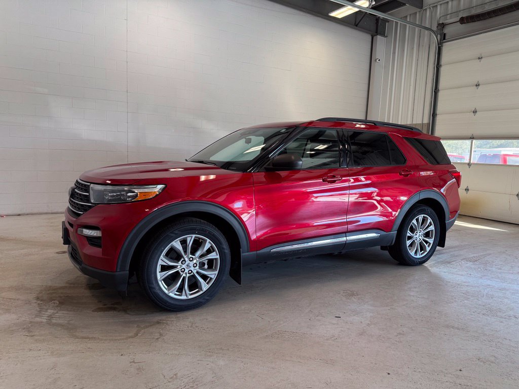 Certified 2020 Ford Explorer XLT w/ Equipment Group 202A AWD/4WD image 3
