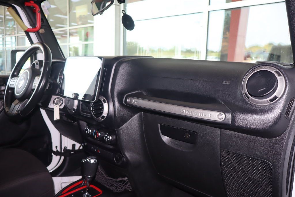 Used 2015 Jeep Wrangler Unlimited Sport w/ Connectivity Group AWD/4WD image 39