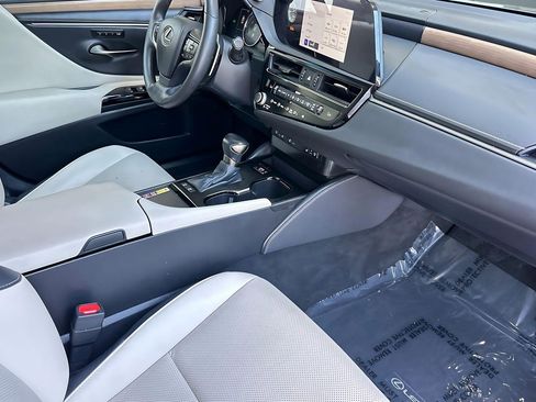 Certified 2023 Lexus ES 300h w/ Premium Package FWD image 32