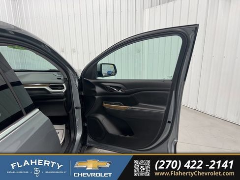 Used 2023 GMC Acadia SLE w/ Driver Convenience Package image 14