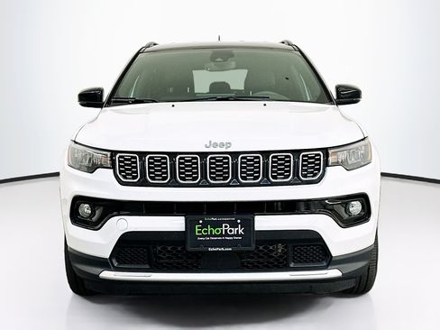 Used 2025 Jeep Compass Limited AWD/4WD image 2