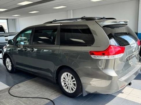 Used 2011 Toyota Sienna XLE w/ Entertainment Pkg FWD image 3