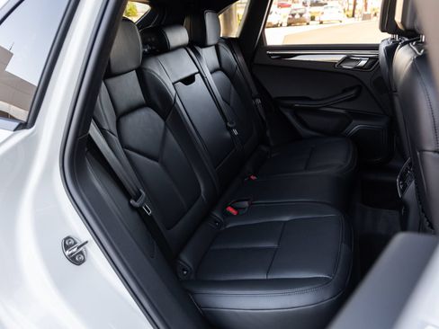 Certified 2026 Porsche Macan AWD/4WD image 39