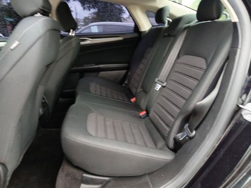 Used 2020 Ford Fusion SE FWD image 12