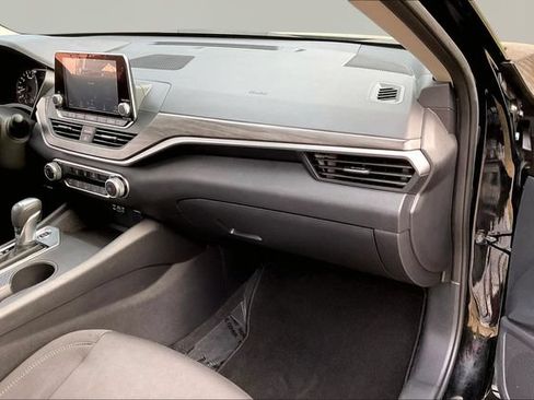 Used 2025 Nissan Altima 2.5 SV FWD image 18