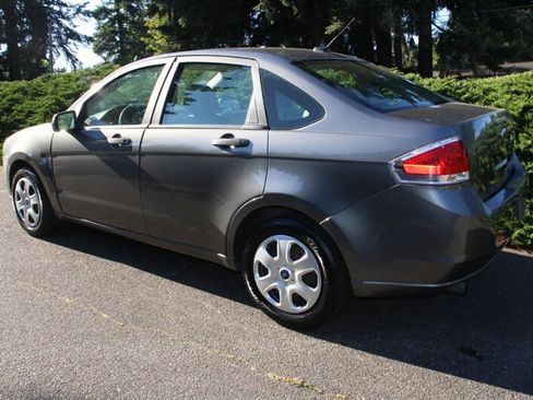 Used 2010 Ford Focus SE FWD image 4