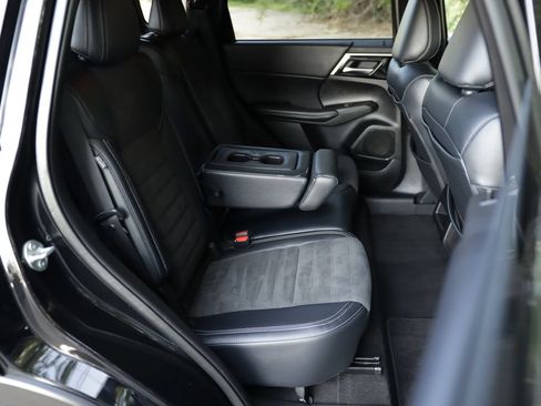 Used 2024 Mitsubishi Outlander SE Black Edition AWD/4WD image 30
