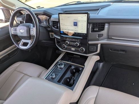 Used 2024 Ford Expedition XLT AWD/4WD image 36