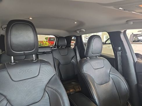 Used 2019 Jeep Cherokee Limited AWD/4WD image 38