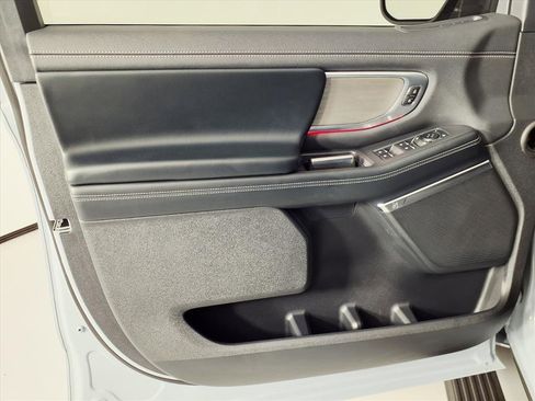 Used 2025 Ford Expedition Platinum w/ Driver's Package image 11