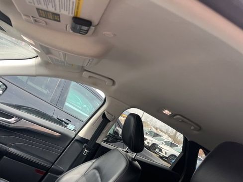 Used 2021 Ford Escape Titanium image 4