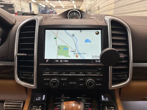Used 2015 Porsche Cayenne Turbo AWD/4WD image 18