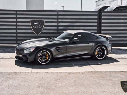 Used 2018 Mercedes-Benz AMG GT R image 3