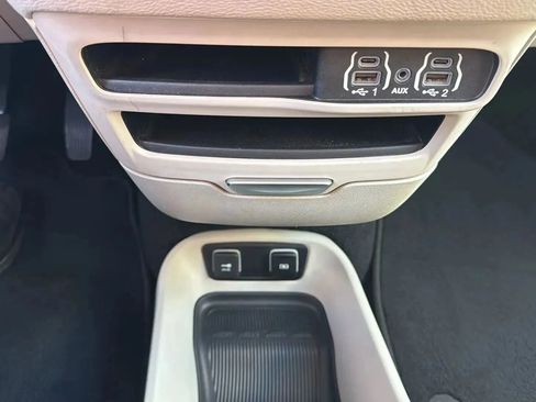 Used 2021 Chrysler Pacifica Touring-L image 19