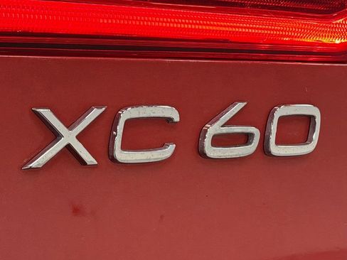Used 2020 Volvo XC60 T5 Momentum w/ Protection Package Premier image 8