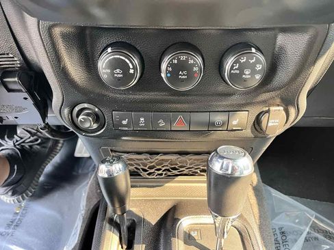 Used 2011 Jeep Wrangler Unlimited 70th Anniversary w/ Dual Top Group AWD/4WD image 8