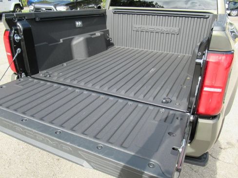 Used 2025 Toyota Tacoma TRD Sport AWD/4WD image 29