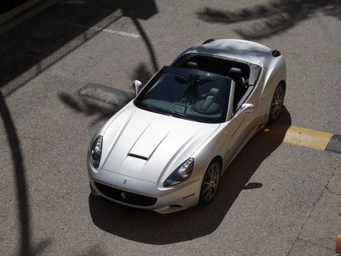 Used 2011 Ferrari California image 61