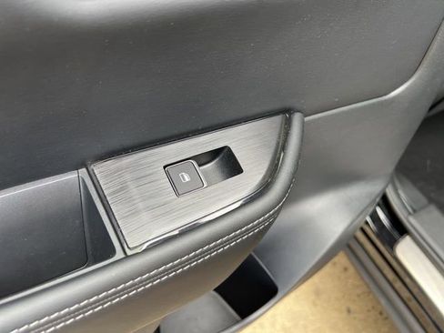 Used 2024 Nissan Rogue SL image 54