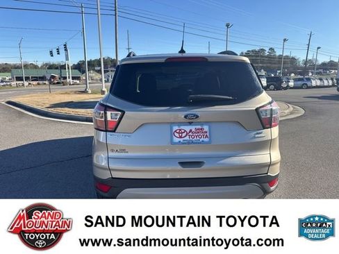 Used 2018 Ford Escape SE w/ SE Sync 3 Package image 4