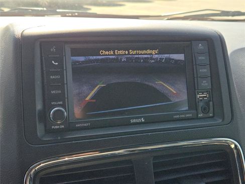 Certified 2019 Dodge Grand Caravan SXT FWD image 31