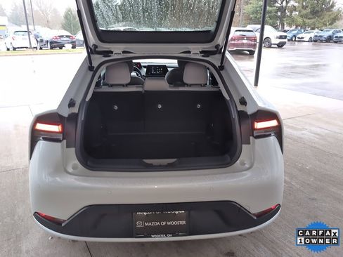 Used 2025 Toyota Prius LE image 9