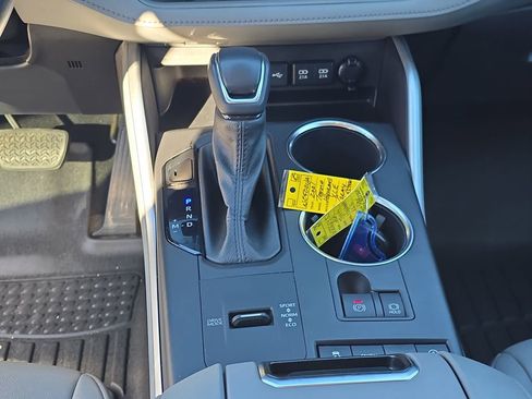 Used 2021 Toyota Highlander XLE image 23