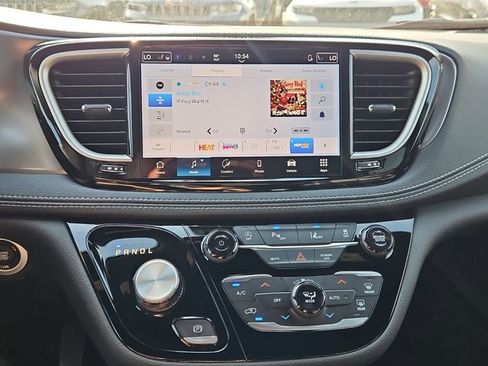 New 2026 Chrysler Pacifica Select image 16