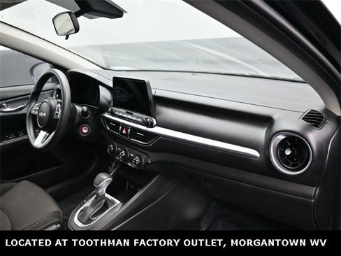 Used 2023 Kia Forte LXS w/ LXS Technology Package image 9