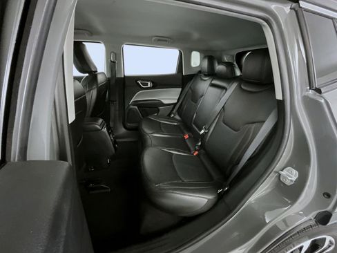 Used 2022 Jeep Compass Limited image 19