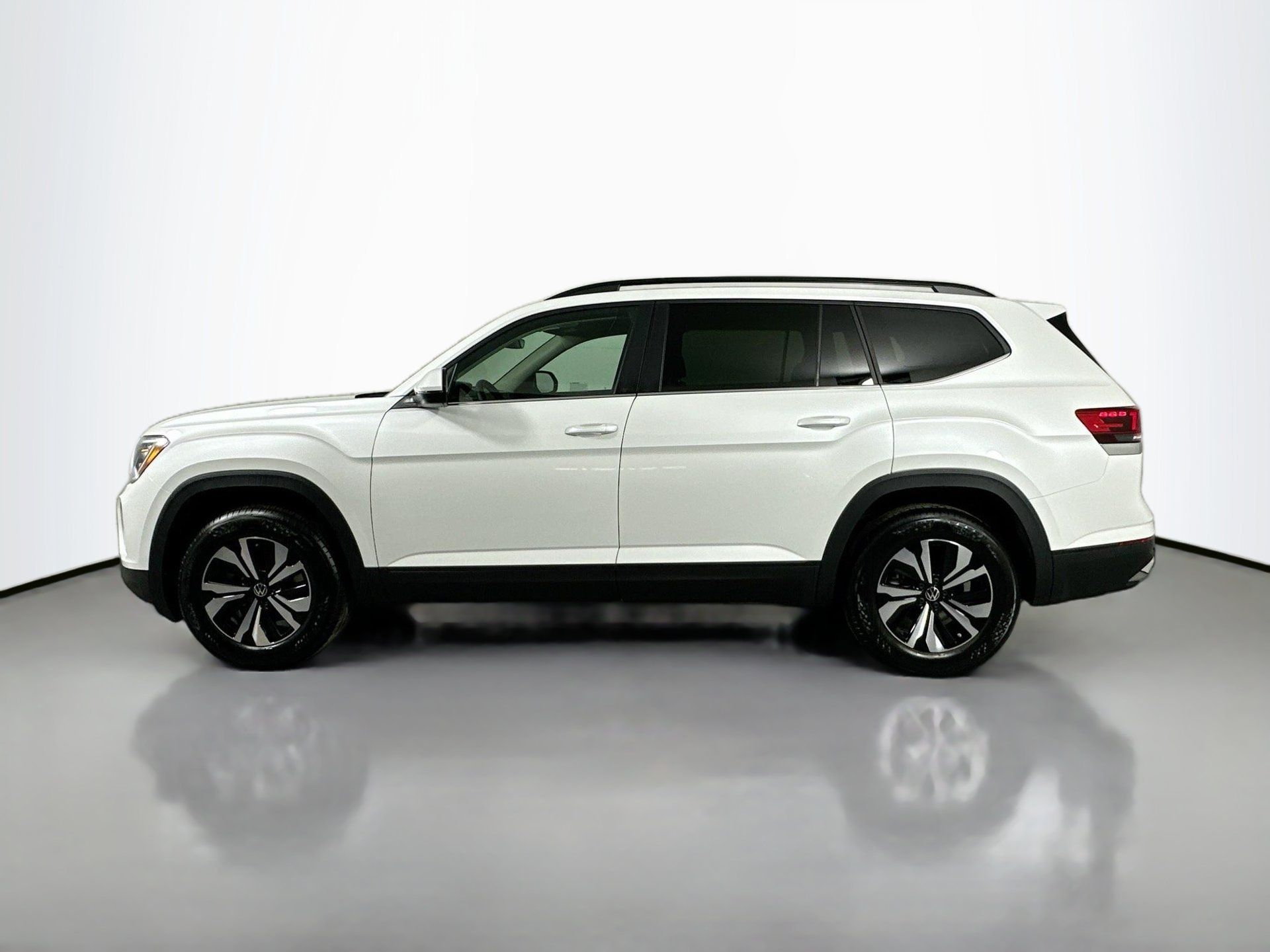 Certified 2026 Volkswagen Atlas SE FWD image 8