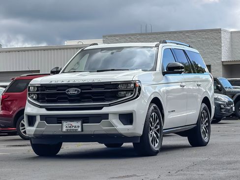 Used 2025 Ford Expedition Platinum AWD/4WD image 7