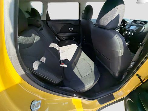 Used 2015 Kia Soul + image 27
