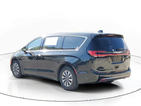 Used 2024 Chrysler Pacifica Limited FWD image 3