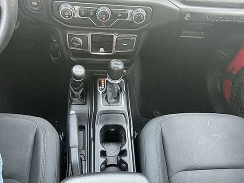 Used 2018 Jeep Wrangler Unlimited Sport image 23