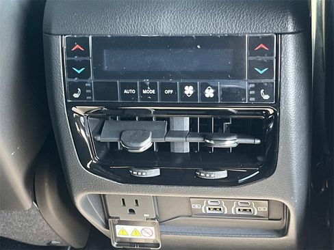 New 2025 Jeep Grand Cherokee Summit image 17