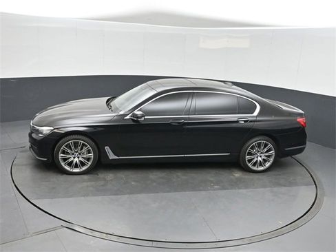 Used 2019 BMW 740i w/ Executive Package image 34