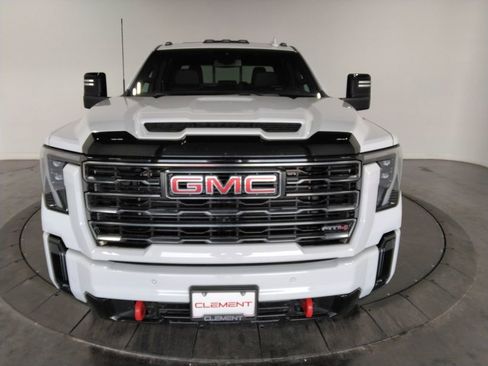 Used 2025 GMC Sierra 2500 AT4 AWD/4WD image 3
