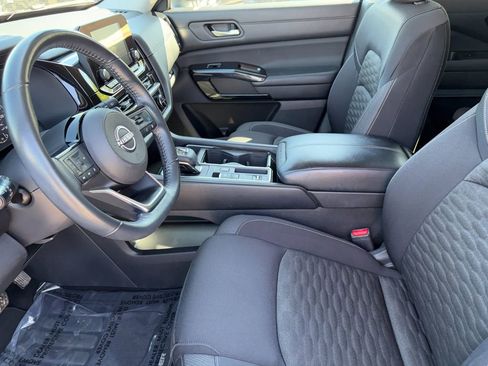 Used 2022 Nissan Pathfinder SV w/ SV Black Package image 9