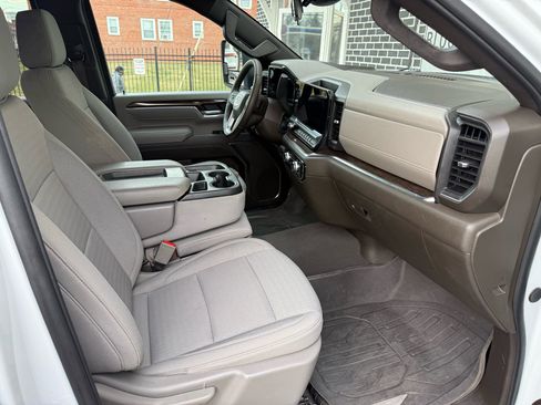 Used 2024 GMC Sierra 2500 SLE w/ SLE Value Package; image 47