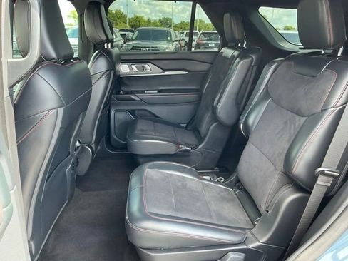 Used 2025 Ford Explorer ST AWD/4WD image 19